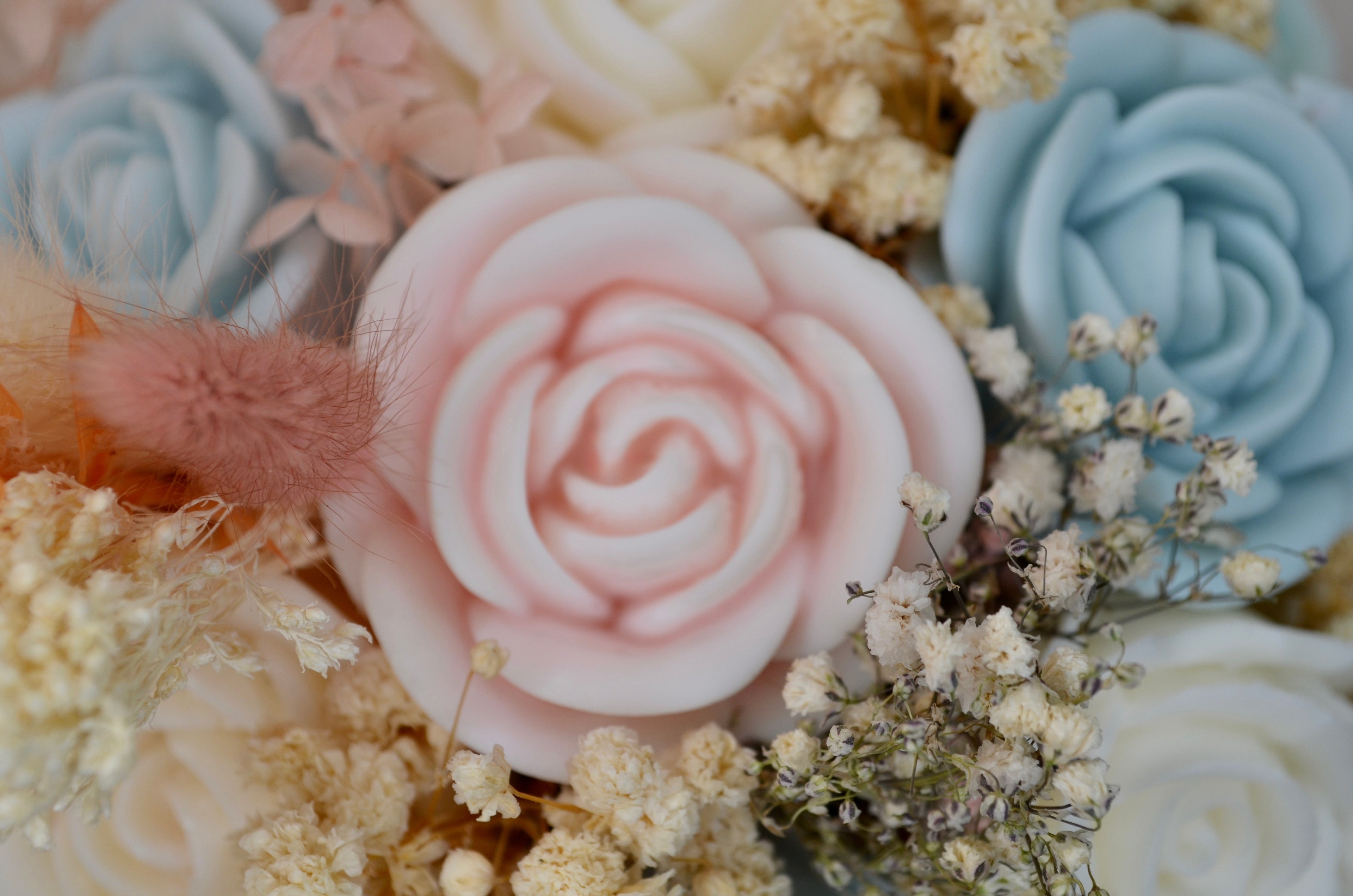 Wachsblumenstrauß – Honey Blossom & Baccarat Rouge